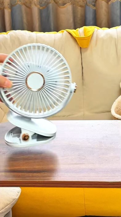 Quạt kẹp bàn tiết kiệm mini#videonganhgiadung #LuotVuiMuaLien #ShopeeVideo #KOLUyTin