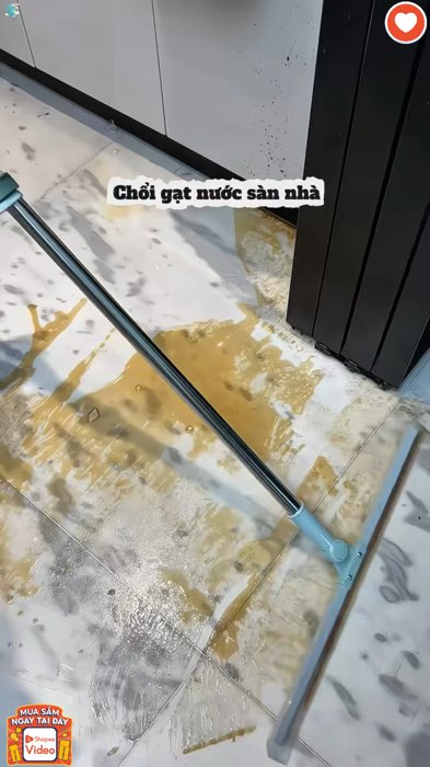 Chổi gạt nước#ShopeeVideo #KOLUyTin #nuocgiat #videonganhgiadung #LuotVuiMuaLien