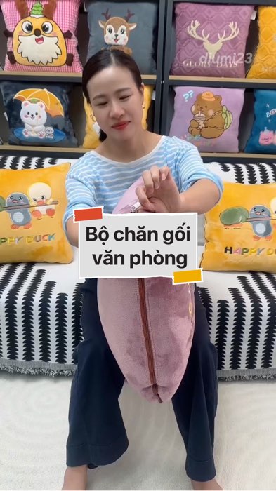 ￼Bộ chăn gối văn phòng #VideohangDoiSong#shopeestyle#ShopeeVideo#ShopeeCreator #LuotVuiMuaLien#KOLUyTin#Videomuasam #SandealcungKOL #diumi918