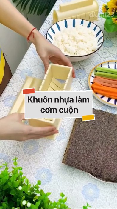 Khuôn nhựa làm cơm cuộn #VideoHangGiaDung#shopeestyle#ShopeeVideo#ShopeeCreator #LuotVuiMuaLien #diumi932