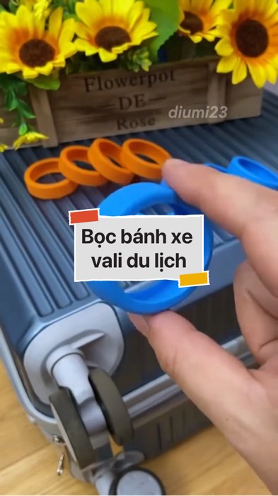 ￼Bọc bánh xe vali du lịch #VideohangDoiSong#shopeestyle#ShopeeVideo#ShopeeCreator #LuotVuiMuaLien#KOLUyTin#Videomuasam #SandealcungKOL #diumi940