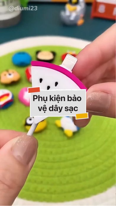 ￼Phụ kiện bảo vệ dây sạc #VideohangDoiSong#ShopeeVideo#ShopeeCreator #LuotVuiMuaLien#KOLUyTin#Videomuasam #SandealcungKOL #diumi50