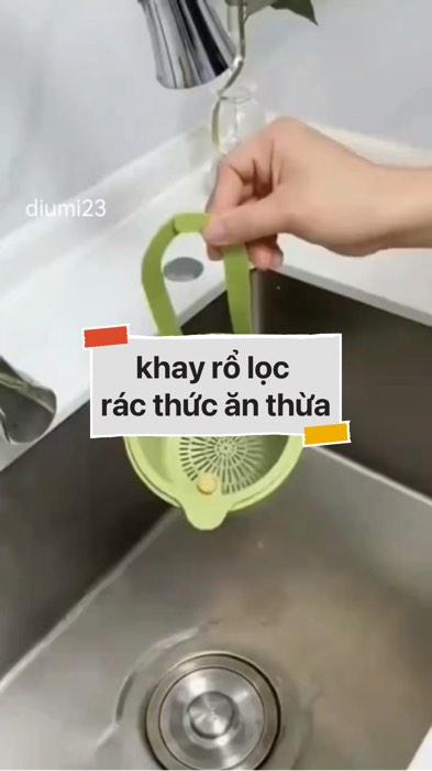 Giỏ lọc rác tự động xả treo bồn rửa chén #VideoHangGiaDung#shopeestyle#ShopeeVideo#ShopeeCreator #LuotVuiMuaLien #diumi208
