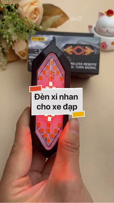 Đèn xi nhan cho xe đạp #VideohangDienTu#shopeestyle#ShopeeVideo#ShopeeCreator #LuotVuiMuaLien#KOLUyTin#Videomuasam #SandealcungKOL #diumi369