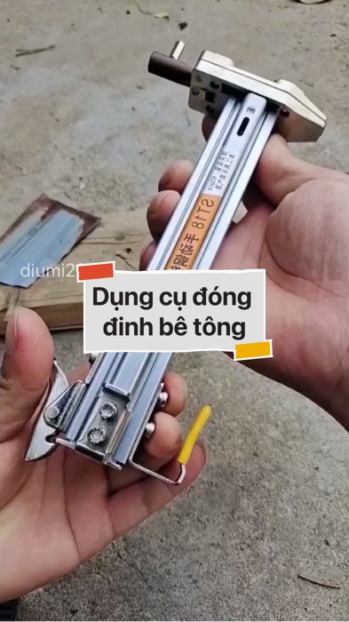Dụng cụ hỗ trợ đóng đinh bê tông #VideohangDoiSong#ShopeeVideo#ShopeeCreator #LuotVuiMuaLien#KOLUyTin#Videomuasam #SandealcungKOL #diumi402