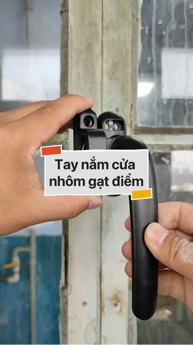 Tay nắm cửa nhôm gạt điểm #VideohangDoiSong#ShopeeVideo#ShopeeCreator #LuotVuiMuaLien#KOLUyTin#Videomuasam #SandealcungKOL #diumi436