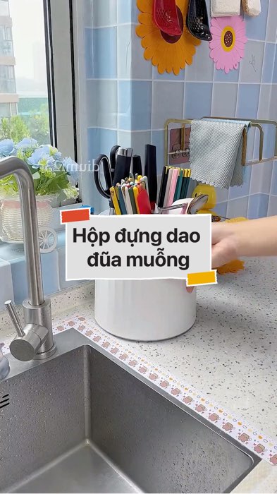 ￼Hộp đựng dao đũa muỗng xoay 360 độ #VideoHangGiaDung#shopeestyle#ShopeeVideo#ShopeeCreator #LuotVuiMuaLien #diumi779