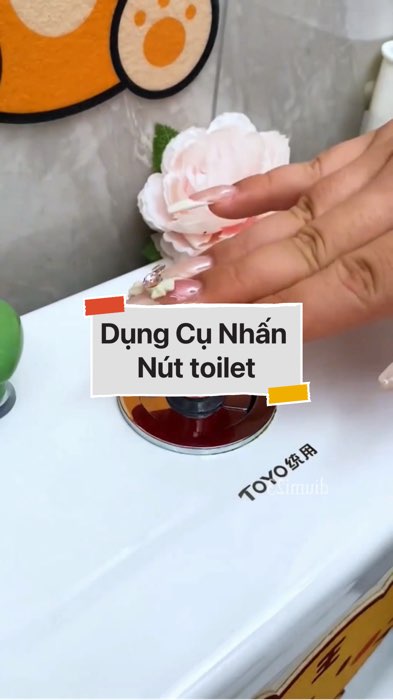 ￼Dụng Cụ Nhấn Nút toilet #VideohangDoiSong#ShopeeVideo#ShopeeCreator #LuotVuiMuaLien#KOLUyTin#Videomuasam #SandealcungKOL #diumi913