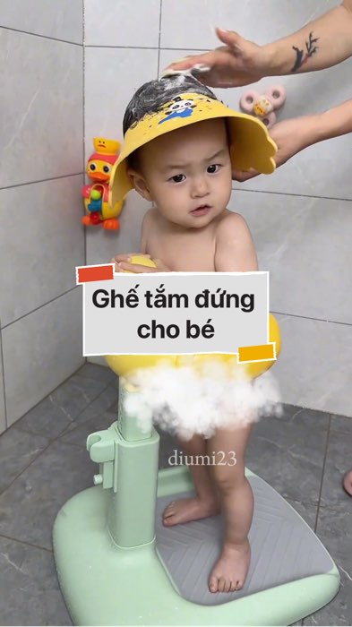 Ghế tắm đứng cho bé #VideoHangMevaBe#shopeestyle#ShopeeVideo#ShopeeCreator#LuotVuiMuaLien #diumi919