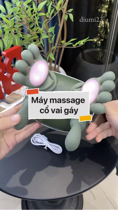 ￼Máy massage cổ vai gáy #VideohangDienTu#shopeestyle#ShopeeVideo#ShopeeCreator #LuotVuiMuaLien#KOLUyTin#Videomuasam #SandealcungKOL #diumi936