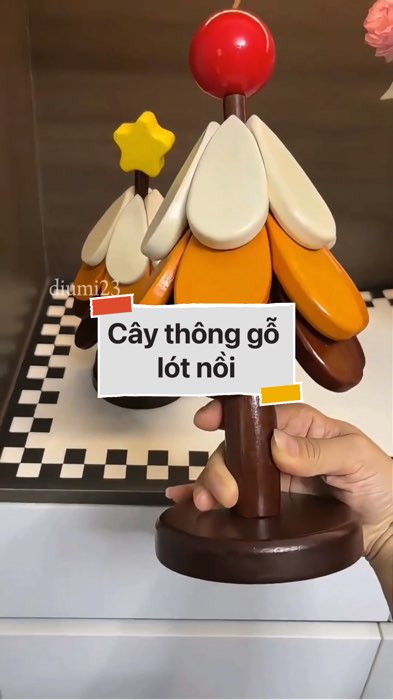Cây thông gỗ lót nồi #VideoHangGiaDung#shopeestyle#ShopeeVideo#ShopeeCreator #LuotVuiMuaLien #diumi40