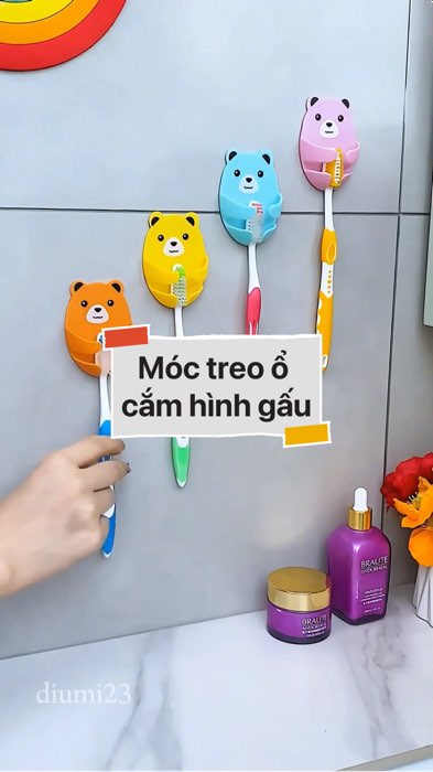 ￼Móc treo ổ cắm hình gấu
