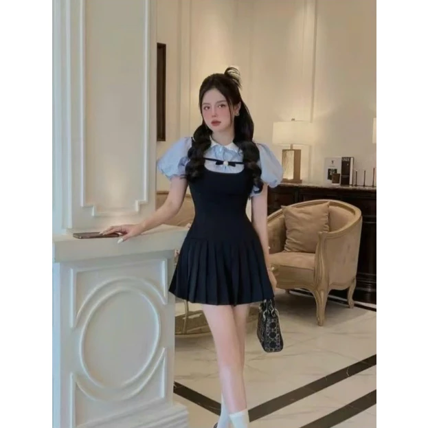 Váy thiết kế Rosy LC01 dáng ngắn tùng dập ly, cổ phối bèo dễ thương
